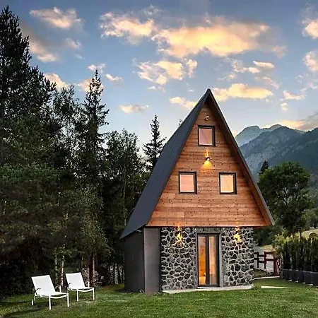 Tir Longë Chalet