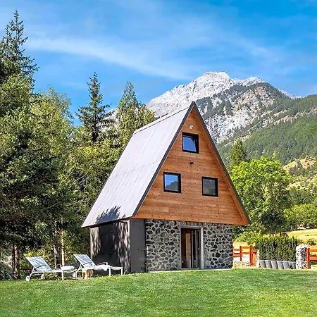 Tir Longë Chalet