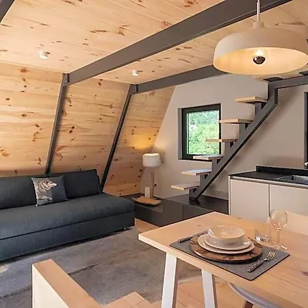 Tir Longë Chalet